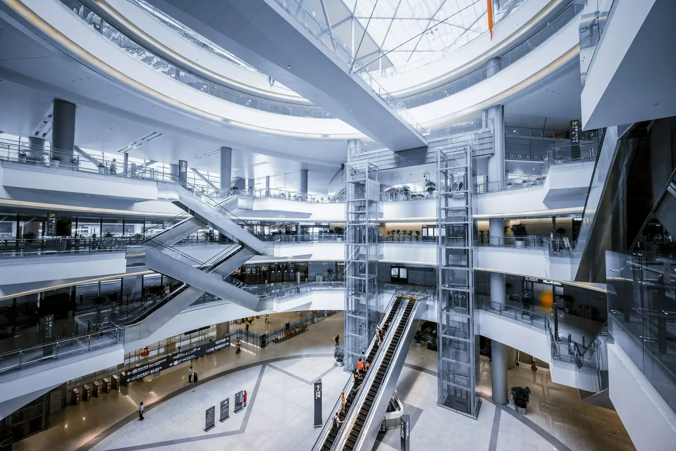 wnętrze centrum handlowego